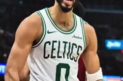 包含塔图姆回归赛场，败北首场状态亮眼，日本队观众沸腾！的词条