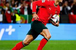 C罗爆冷击败皇家马德里，回归赛场引爆全场！的简单介绍